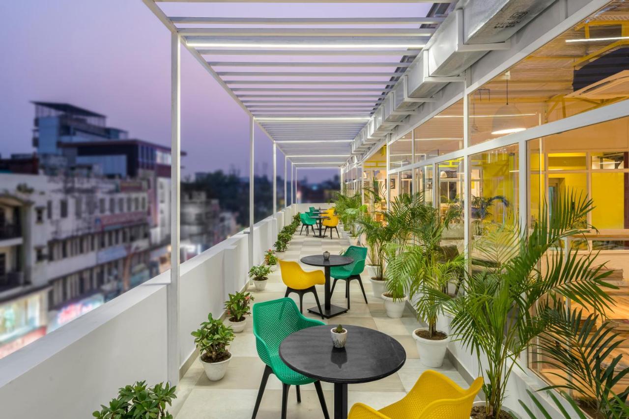 Bedzzz Varanasi By Leisure Hotels, 1 Km From Dashwasamedh Ghat Exterior photo