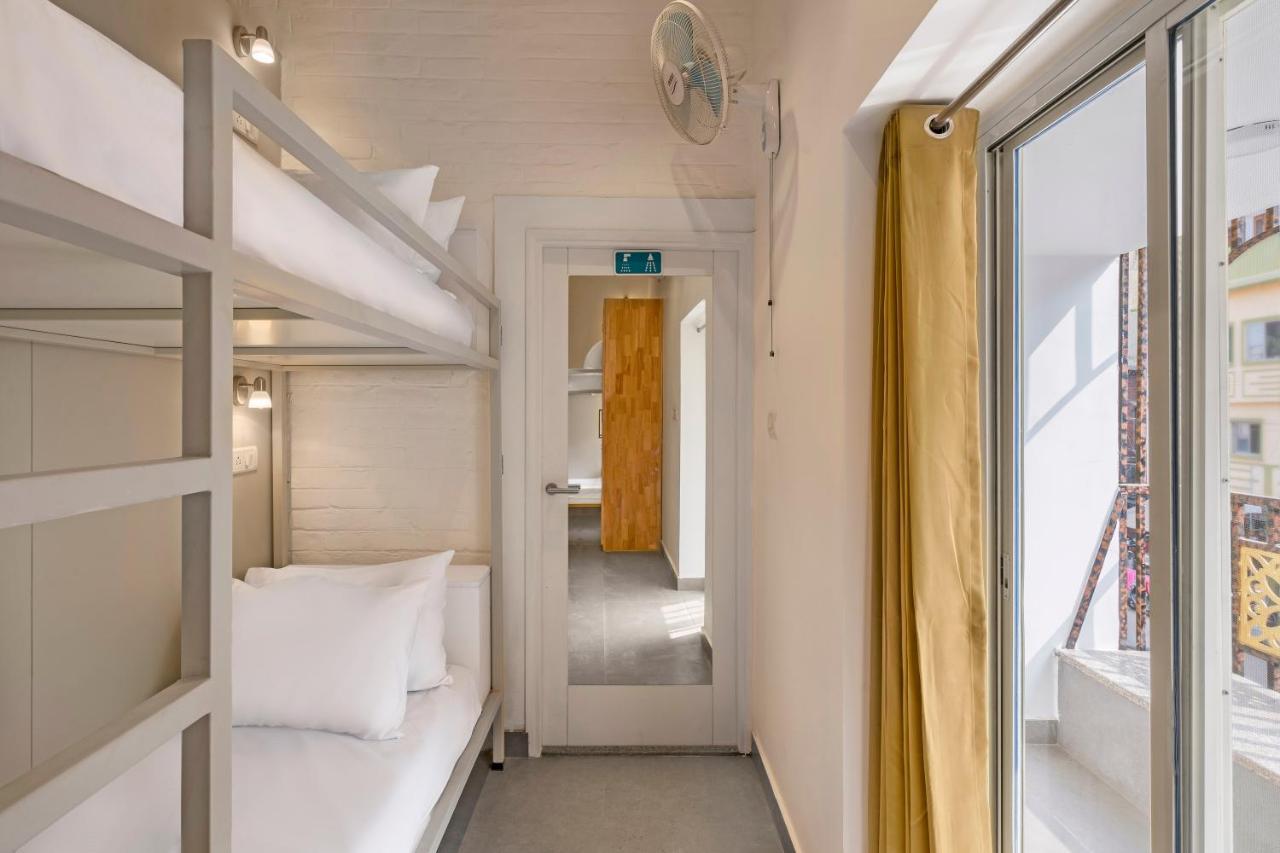 Bedzzz Varanasi By Leisure Hotels, 1 Km From Dashwasamedh Ghat Exterior photo